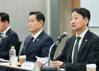 K-조선, LNG 운반선 수출 500호 신기록…조선산업, 7000억 달러 수출 선봉