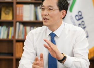 혁신 꾀하는 우승희 영암군수 “고향사랑기부 정말 좋은 제도인데 규제가”...F1서킷체험 홍보도 한계 [지역소멸 솔루션-단체장에게 듣는다③]