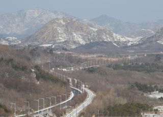 북한, 경의선·동해선 육로 가로등 철거…정부 "北 차관 상환해야"
