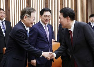 [속보] 윤대통령-이재명 전화통화…정국 현안 논의