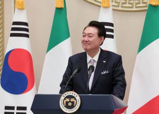 尹, 'G7 정상회의' 초청 불발…민주당 "외교 실패" 비판