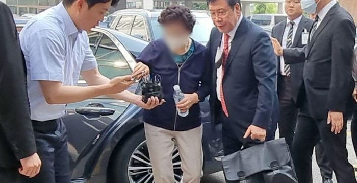 법무부, '잔고 증명서 위조' 尹대통령 장모 가석방 보류