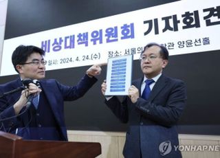 서울의대 교수 4명 사직키로…방재승 "의료 붕괴 5월부터 시작될 것"