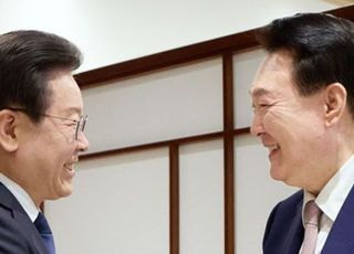 "尹대통령 발언 85%" vs "야당 입장 경청, 성의 있게 설명"