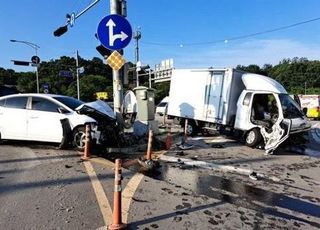 엄마 택배 돕던 중학생 참변…고장 신호기 제때 고쳤으면 살았다