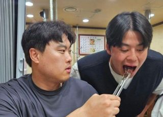 “대전에서 이루고 싶었다” 한화 류현진, 100승 찍고 소고기 파티