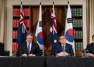 오커스 협력·미중경쟁 관리…윤정부, 호주서 '체급' 불렸다