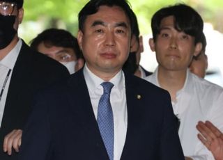 검찰, 윤관석 '뇌물수수 의혹' 관련 국회사무처 압수수색