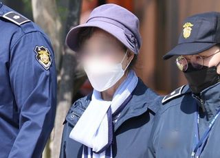 [속보] 尹대통령 장모 최은순 출소…구속 299일만