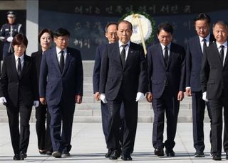 황우여 비대위, 현충원 참배로 공식활동 시작…"건국정신 이어받겠다"