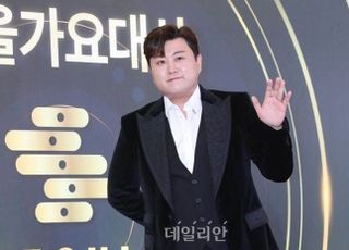 경찰, 가수 김호중 압수수색…뺑소니 후 '운전자 바꿔치기' 의혹
