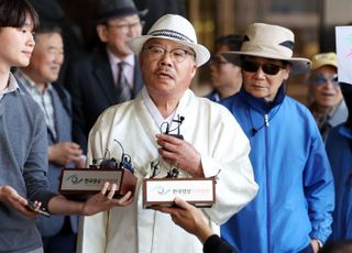 '김건희 여사 고발' 백은종, 9시간 걸쳐 검찰 조사