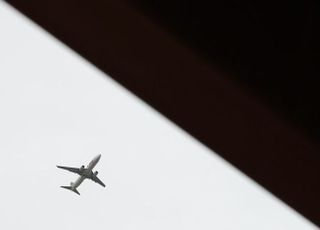 싱가포르항공 여객기, 난기류에 방콕 비상착륙…1명 사망