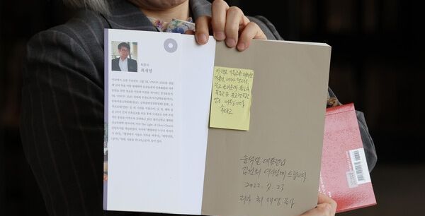 '최재영 책 보관' 권성희 "최 목사, 안면없어…뉴스 보고 알았다"