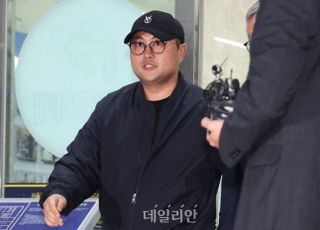 “콘서트 해야 하니, 구속심사 미뤄달라”…김호중 요청, 법원서 기각