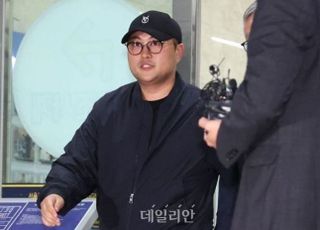 ‘음주 뺑소니’ 김호중, 심사 당일 공연은 ‘불참’ 확정