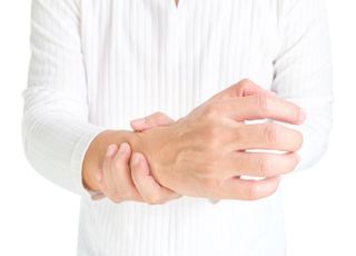 손목이 아플 때 '손목건초염'과 '손목터널증후군' 차이점