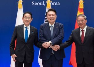 3국 정상 서울에…한일중 정상회의 정례화·FTA 협상 가속도