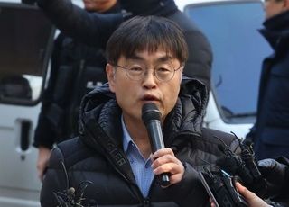 '청담동 술자리 의혹 제기' 강진구 기자, 피의자 신분 검찰 조사