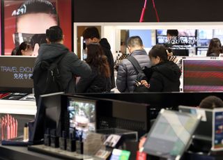 엔데믹에 하늘길은 열렸지만...면세점 ‘수난시대’ 여전