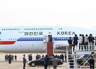 [속보] 윤 대통령, 투르크·카자흐·우즈벡 순방차 출국