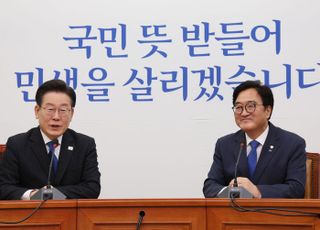 개딸들 오락가락 '수박몰이'…우원식 재평가·김영진엔 "뭐하던 사람?"