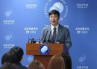 이복현, 배임죄 폐지안 카드로 상법 개정 ‘총대’…광폭 행보 ‘주목’