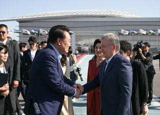 與 "尹 중앙아 3개국 순방…글로벌 중추국 국제 위상 재확인"