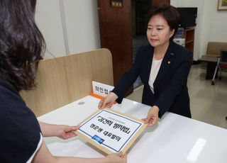 조국혁신당 정춘생 김영란법 개정안 발의…김건희 사례도 처벌토록 개정