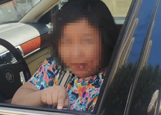 도로에 불법주차하고 되레 '갑질'한 중국 고위공무원 출신女