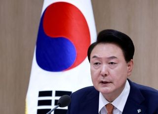 尹지지율, 2%p 상승 32.1%…국민의힘 36.2％, 민주당 37.2％ [리얼미터]