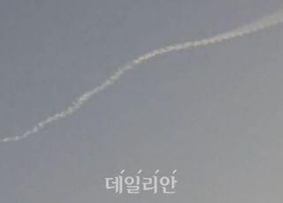 북한 '다탄두' 주장 닷새만에 재도발…군 "새로운 미사일 가능성"