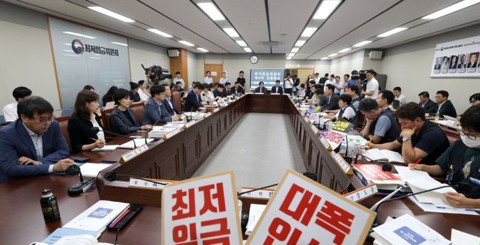 “1만2600원” vs “9860원” 내년도 최저임금 논의 시작부터 입장차