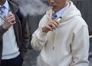 씻어도 닦아도 남아있는 유해물질...'3차흡연'이란