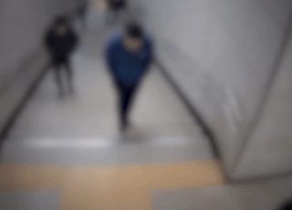지하철 계단서 여성 도촬한 男, 시민이 잡았다