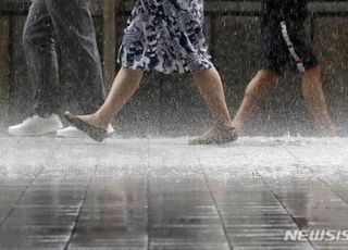 [오늘 날씨] 전국 곳곳 소나기, '고온다습' 계속…장마철 '침구 관리법은?'