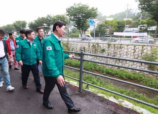 이상일 용인특례시장, '마북천' 방문해 수질·보행 안전 점검