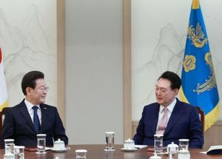 尹-李 '방탄 논란', 한국 정치사의 비극이다 [기자수첩-정치]