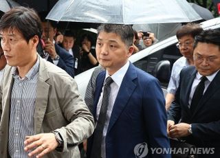 [속보] 영장심사 출석 카카오 김범수 '묵묵부답'