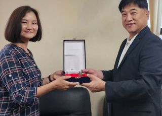 쌍방울그룹, 아동보육시설 신망원에 감사패 전달
