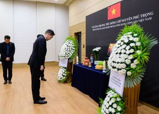 이재용 삼성전자 회장, 베트남 서기장 조문 "한-베 발전에 힘쓰겠다"