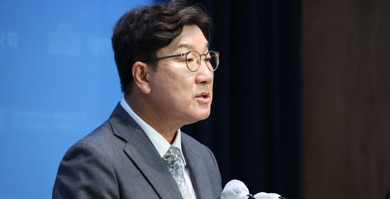 권성동 "김규현 변호사 접촉 野 의원은 장경태" 張 "'크로스체크' 일 뿐"