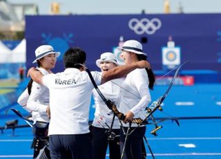 한국 여자양궁, 슛오프 끝에 올림픽 10연패 ‘명중’