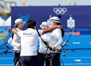 한국 여자양궁, 슛오프 끝에 올림픽 10연패 ‘명중’