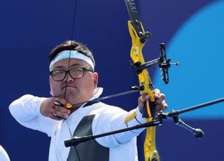 3관왕 노리는 김우진 16강 진출, 상대는 세계 랭킹 1위