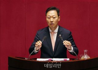 박수민, '15시간 50분' 필리버스터…나흘만에 최장 기록 경신