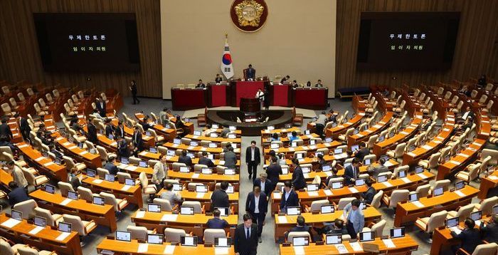 '노란봉투법 필리버스터' 24시간 넘게 계속…자정에야 마무리