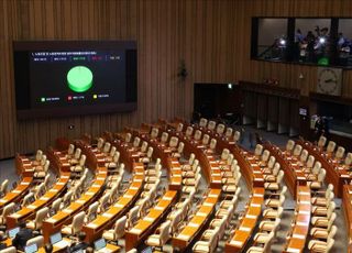 '휴가 떠난' 尹대통령, 野 단독통과 법안들 '재의요구권' 시점 고민