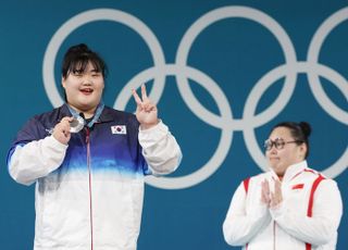 한국 신기록 들어 올린 박혜정, 값진 은메달 획득