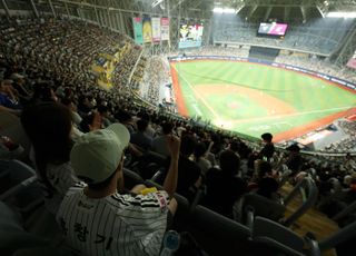 폭염까지 뚫은 KBO 흥행…최소 경기 800만 관중